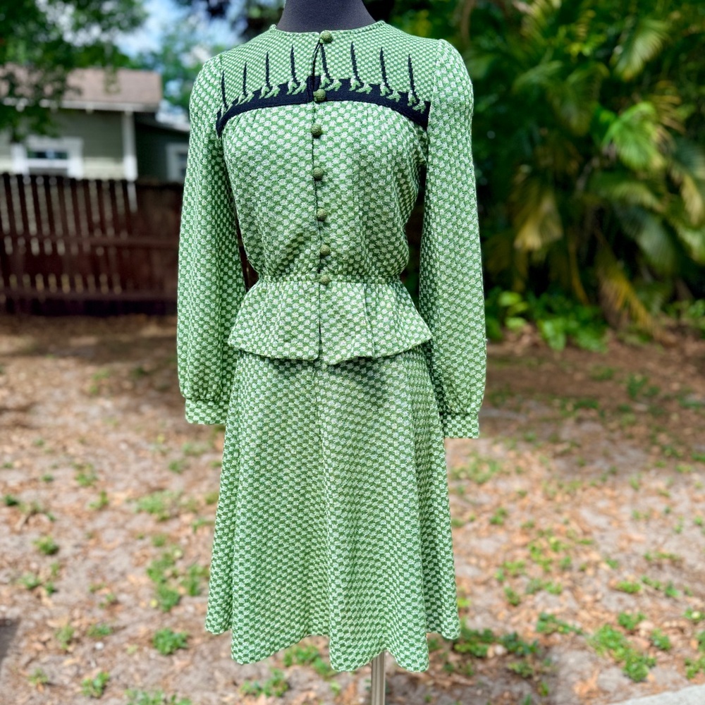 1970s Vintage The Red Eye Dancing Feet 2PC Skirt Set